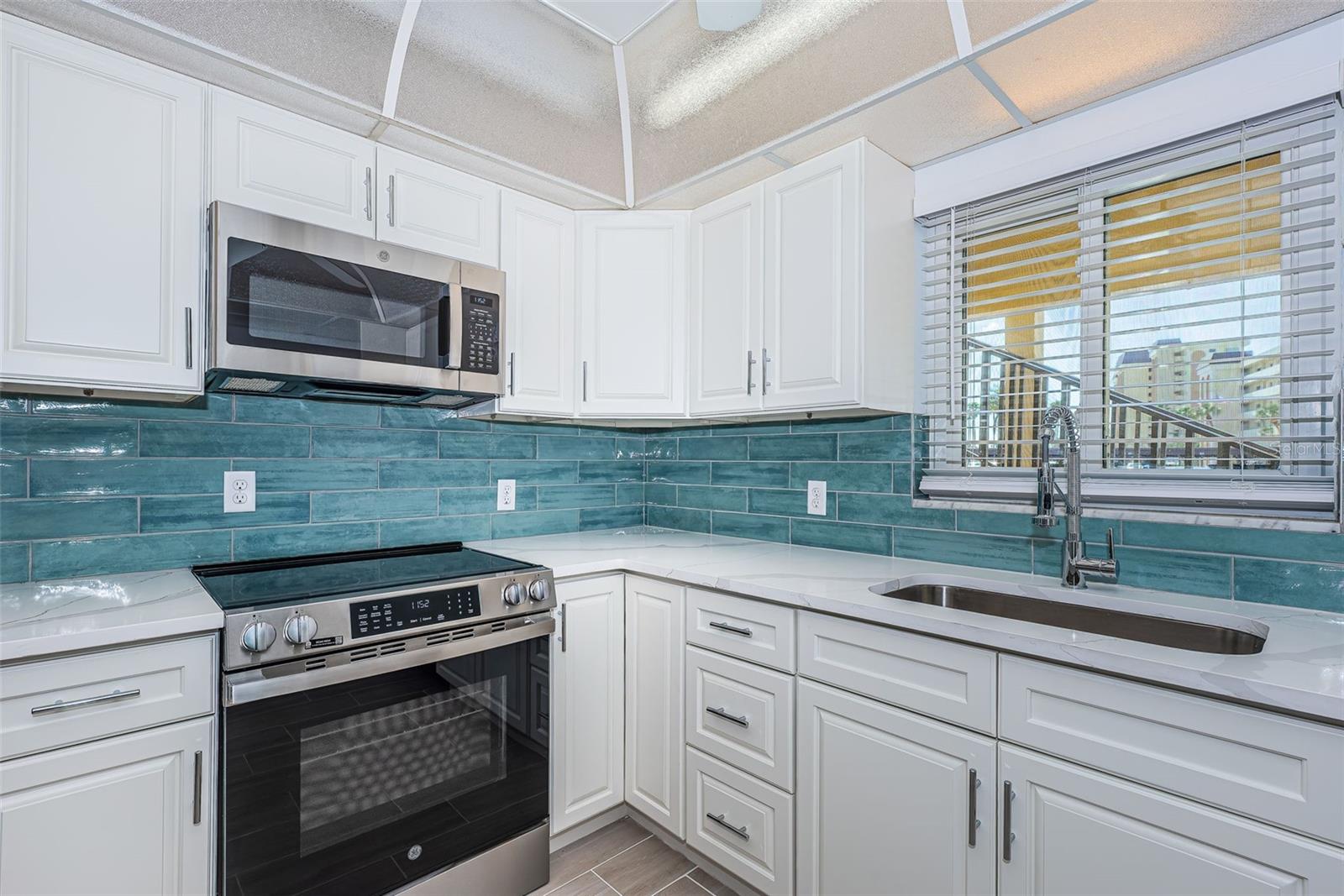 Image 15 of 58 For 4700 Cove Circle 110