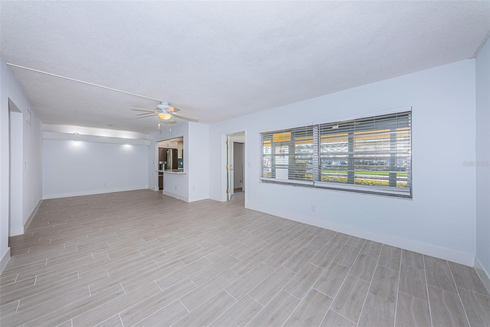 Image 19 of 58 For 4700 Cove Circle 110