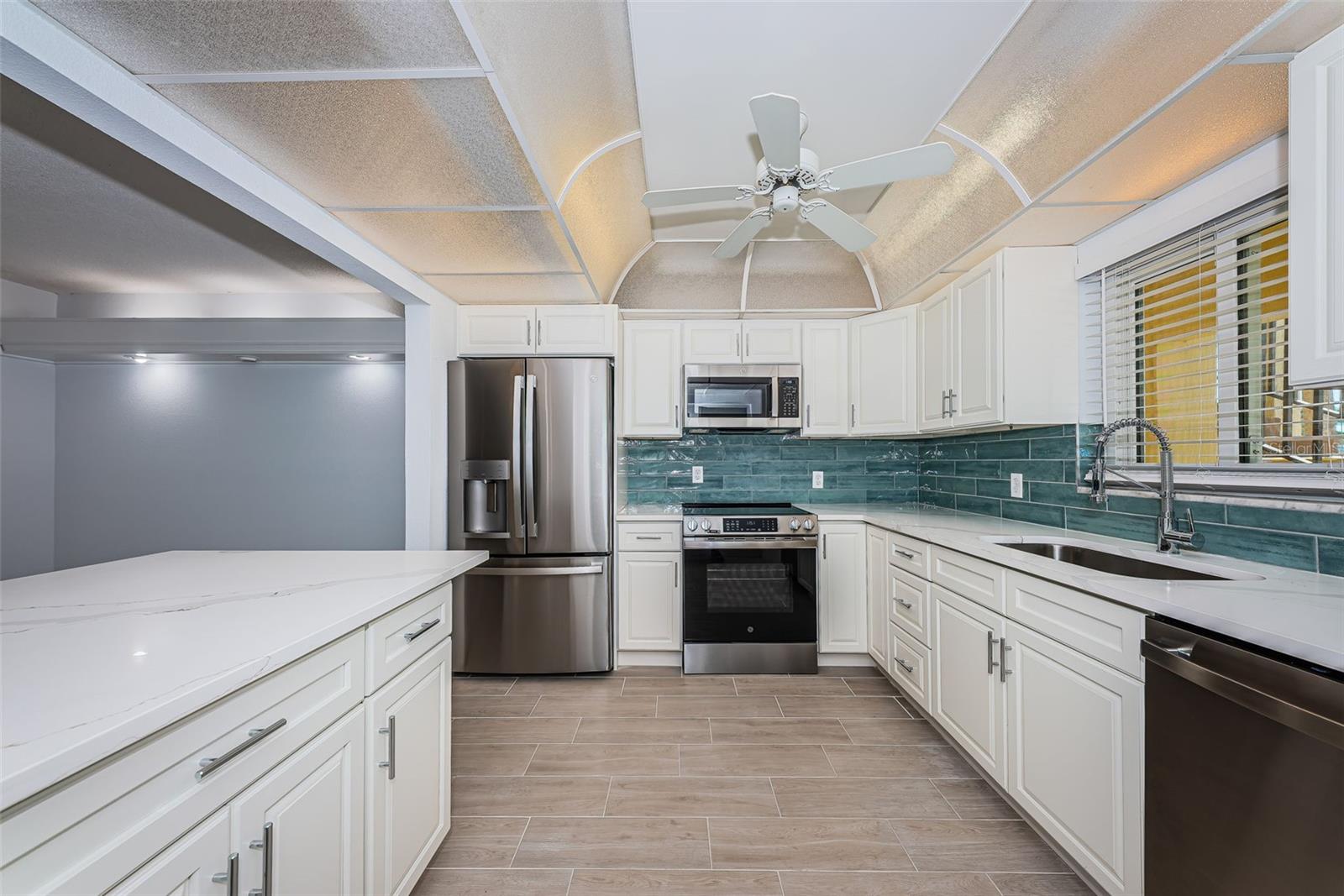 Image 2 of 58 For 4700 Cove Circle 110