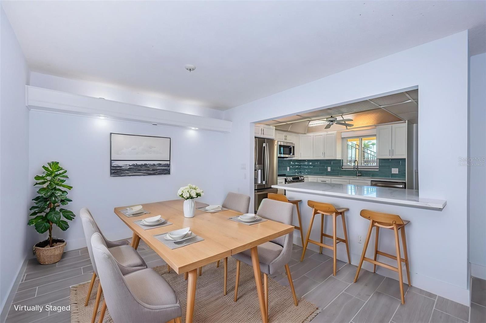 Image 20 of 58 For 4700 Cove Circle 110