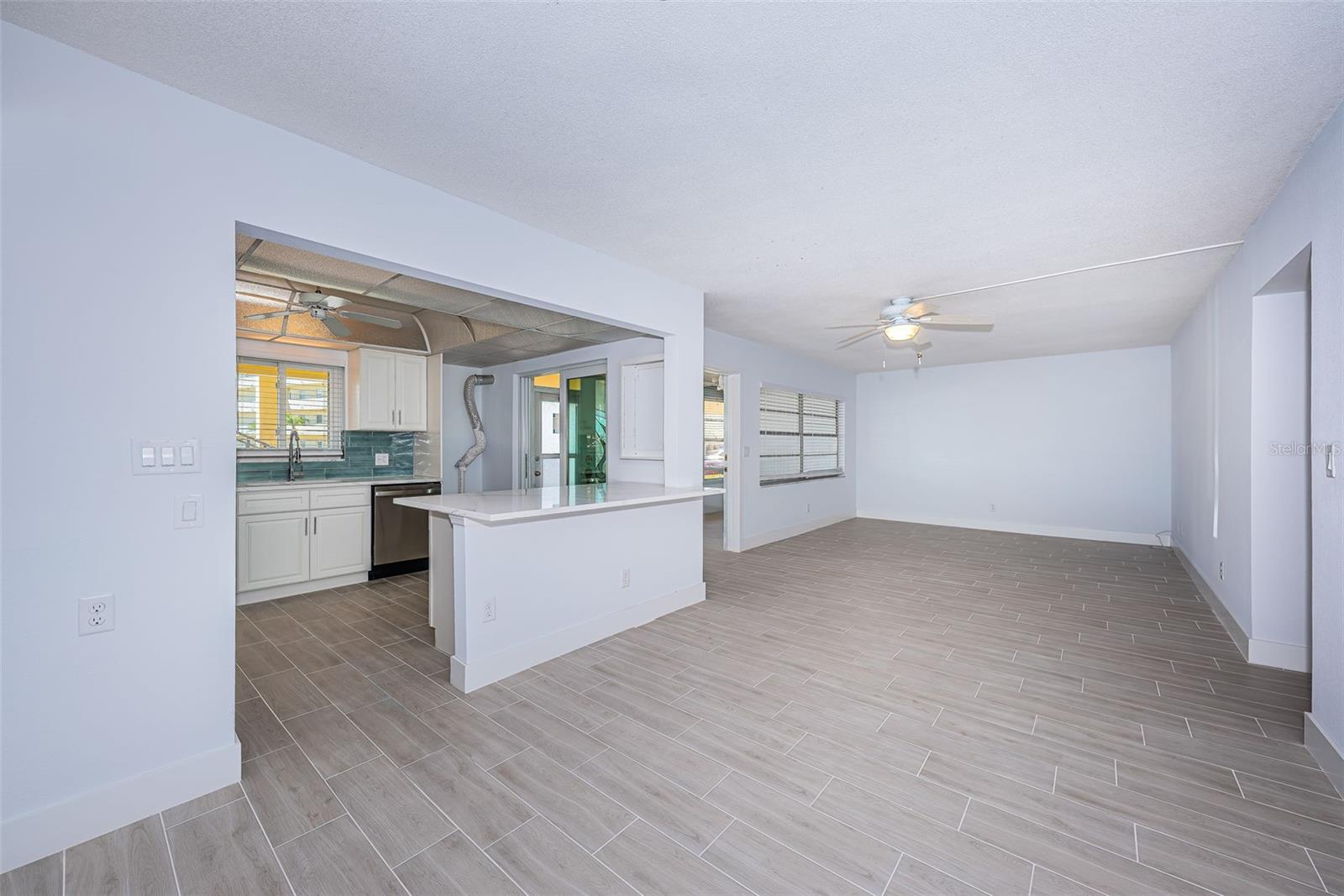 Image 21 of 58 For 4700 Cove Circle 110