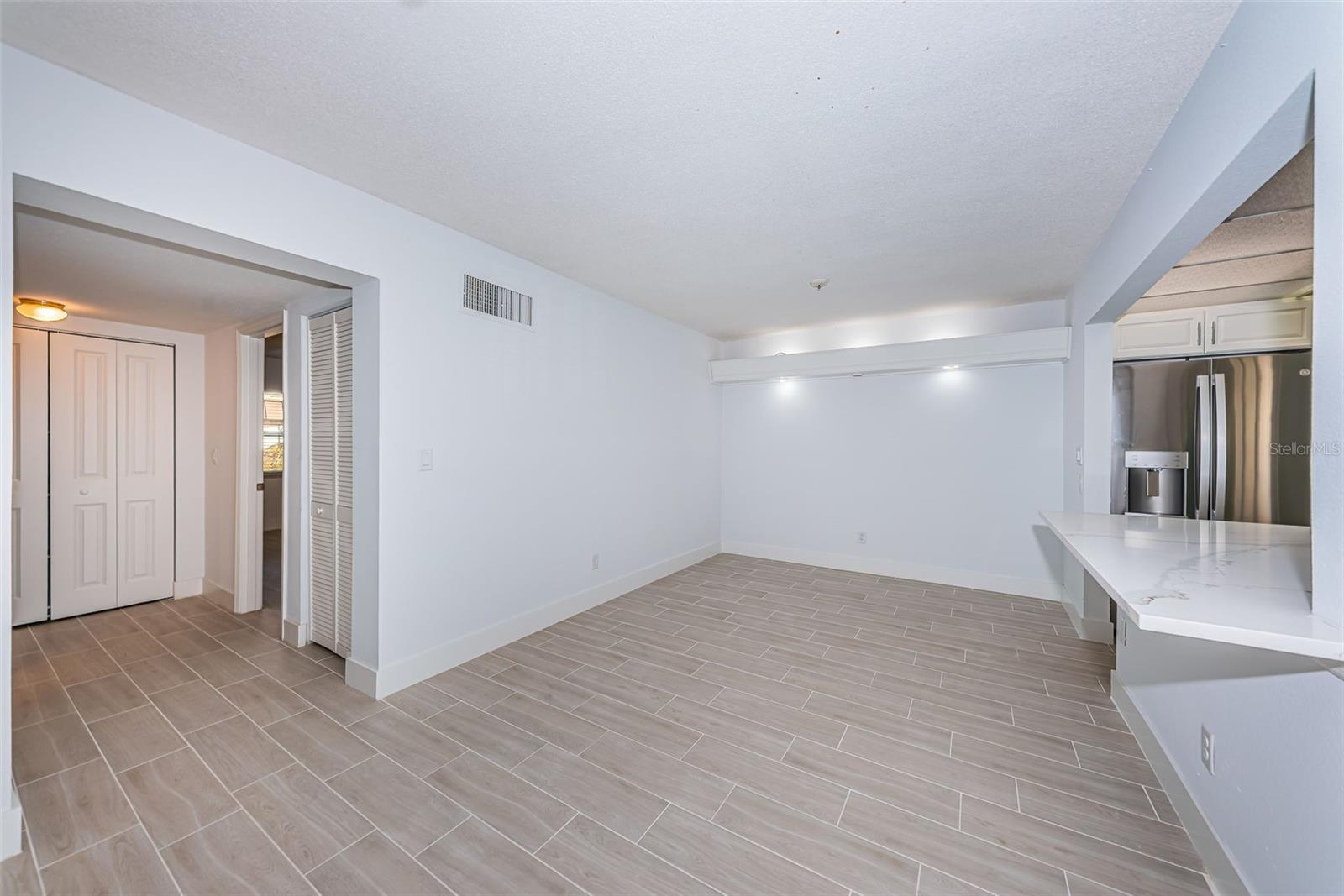 Image 22 of 58 For 4700 Cove Circle 110