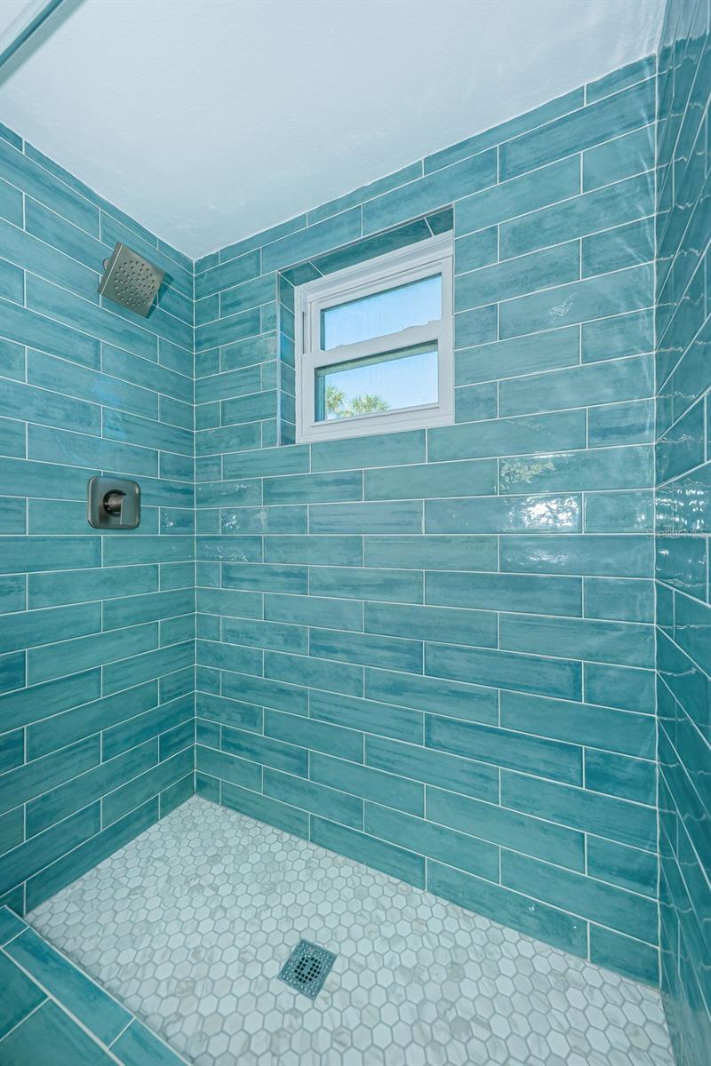 Image 28 of 58 For 4700 Cove Circle 110