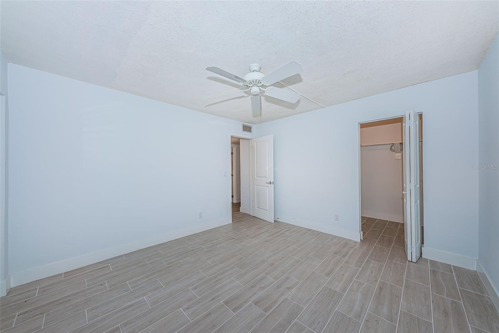 Image 30 of 58 For 4700 Cove Circle 110