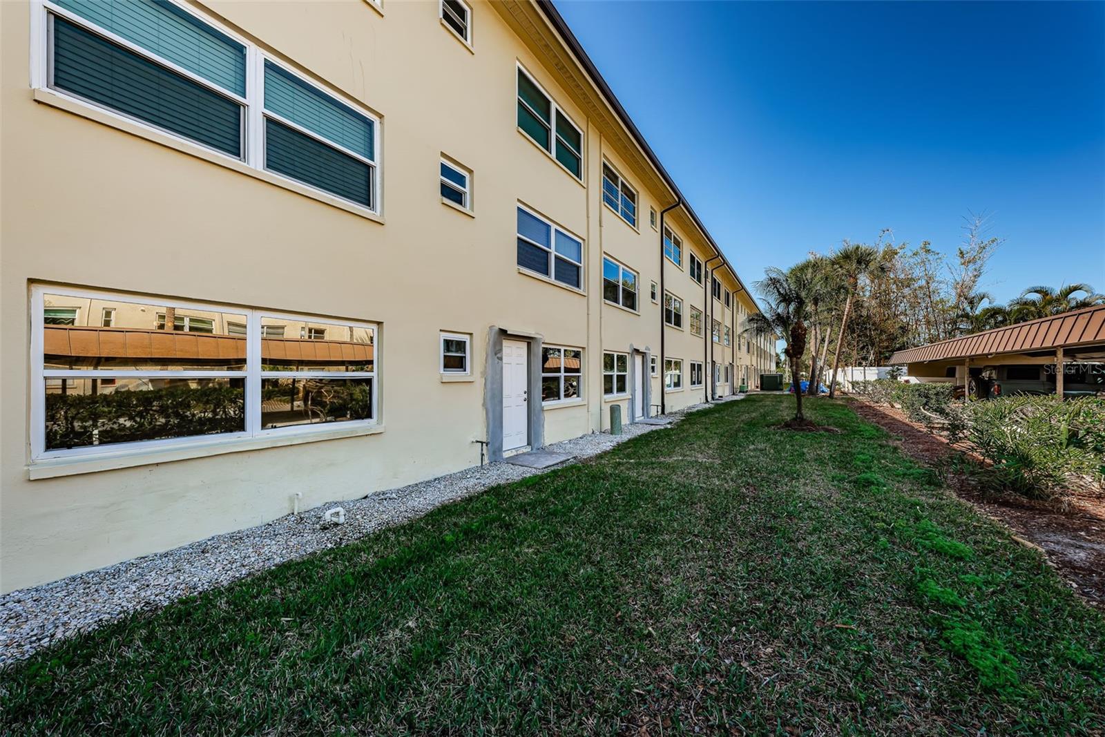 Image 35 of 58 For 4700 Cove Circle 110