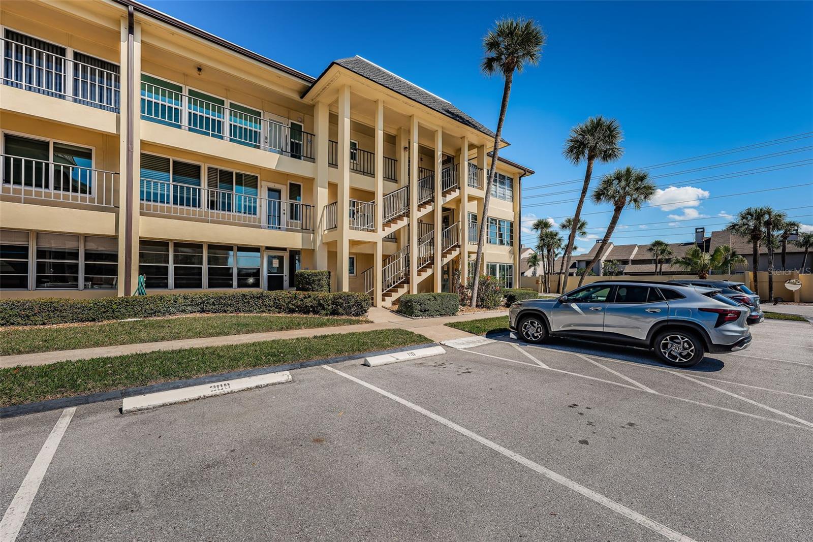 Image 36 of 58 For 4700 Cove Circle 110