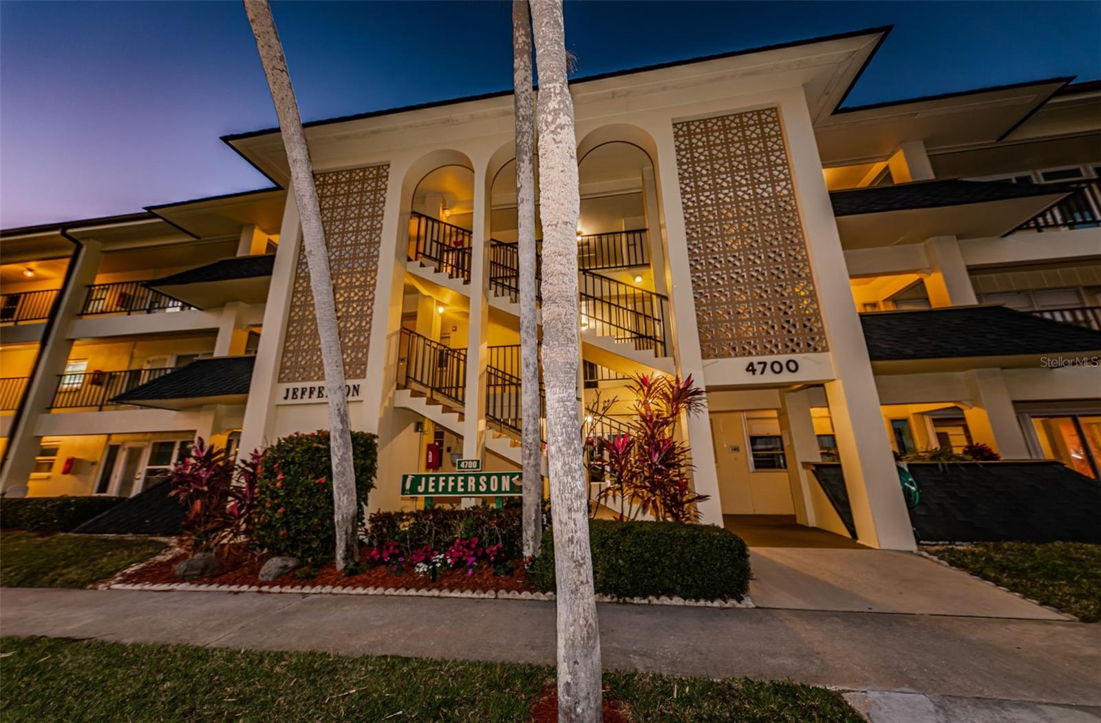 Image 6 of 58 For 4700 Cove Circle 110