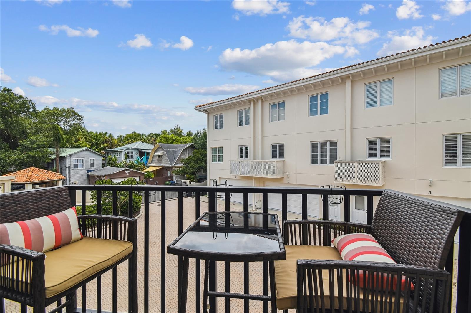 Image 18 of 25 For 1001 Rome Avenue 11