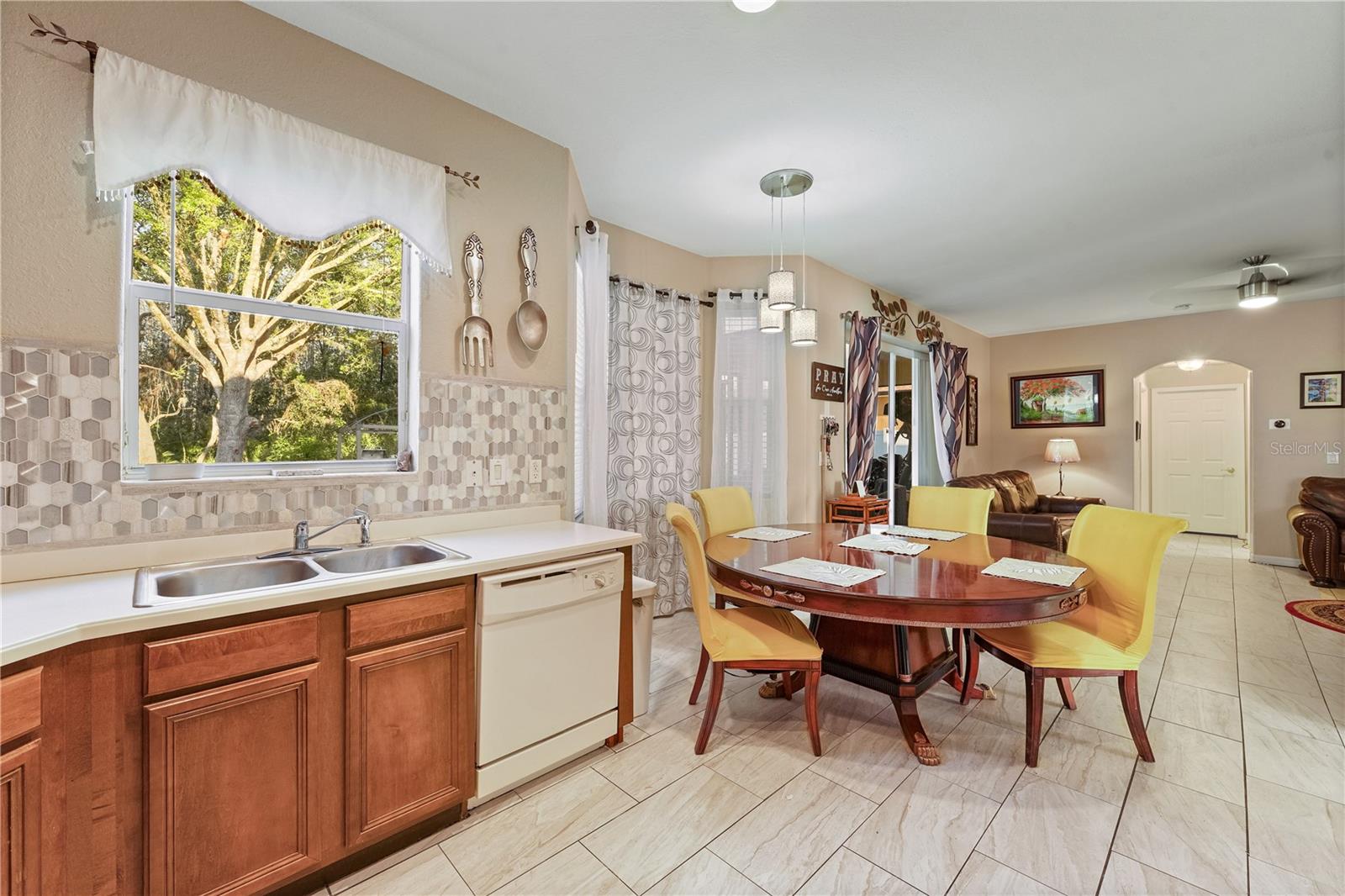 Image 12 of 35 For 10702 Deerberry Drive