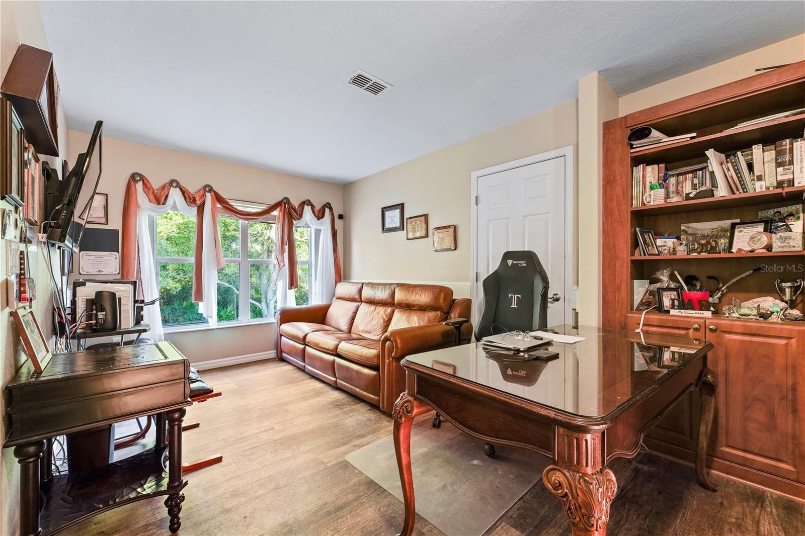 Image 22 of 35 For 10702 Deerberry Drive