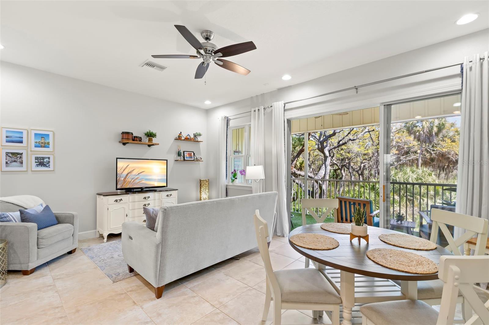 Image 11 of 63 For 5918 Anchorage Way S