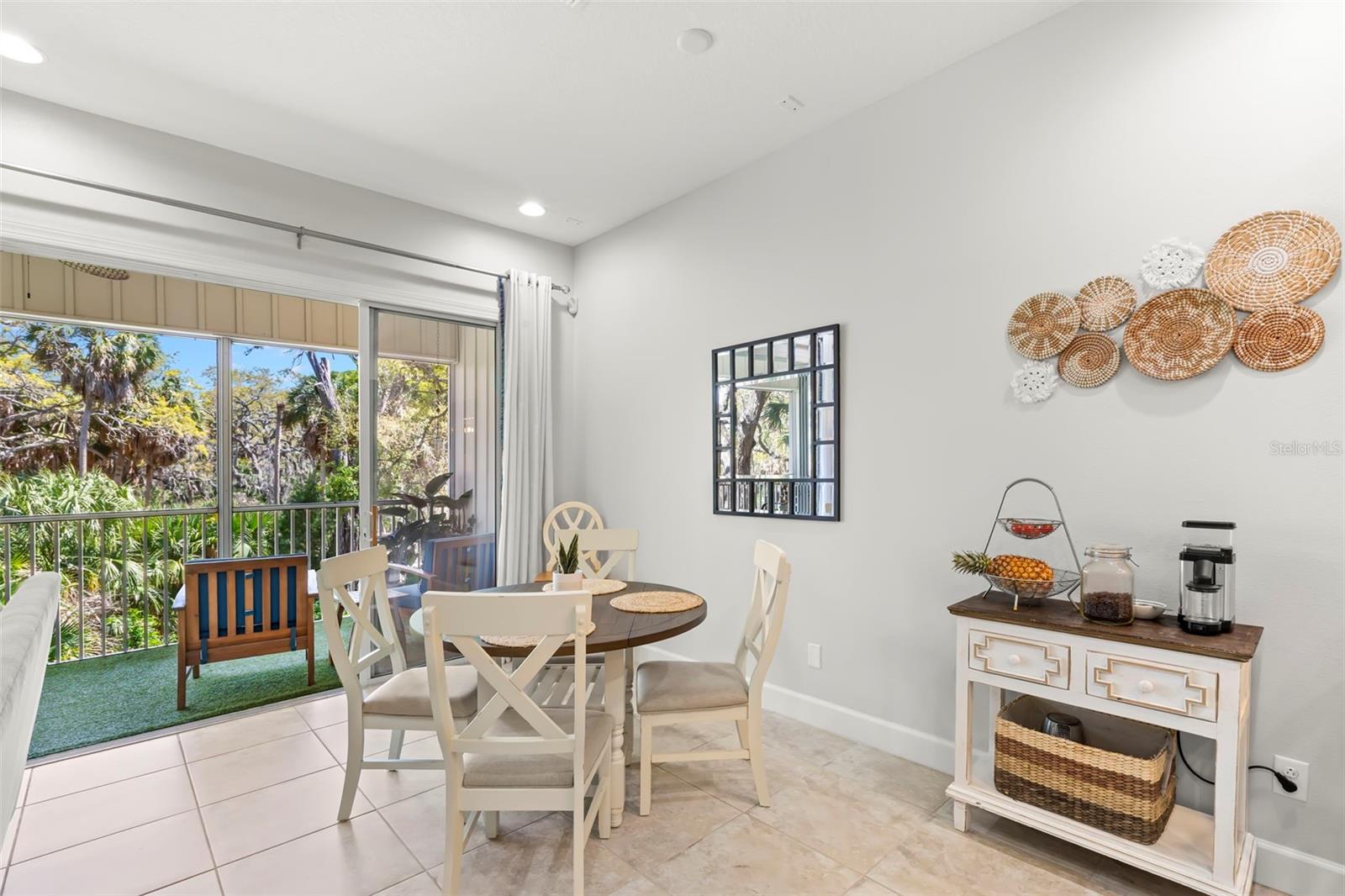 Image 12 of 63 For 5918 Anchorage Way S