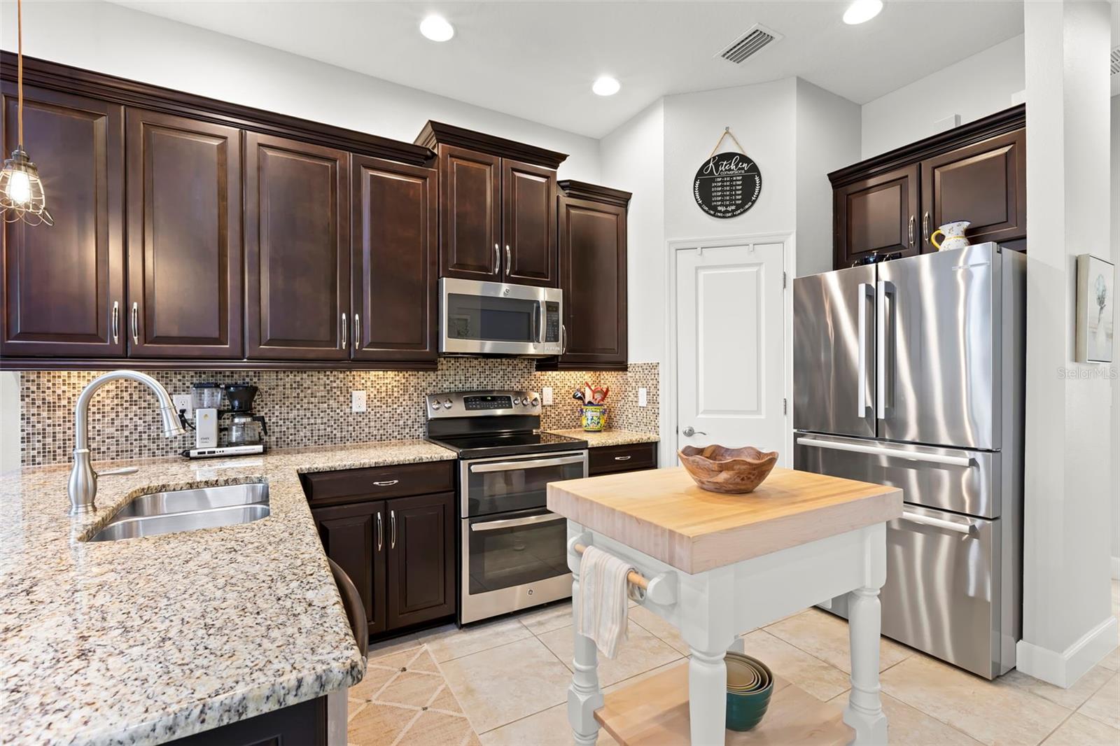 Image 18 of 63 For 5918 Anchorage Way S