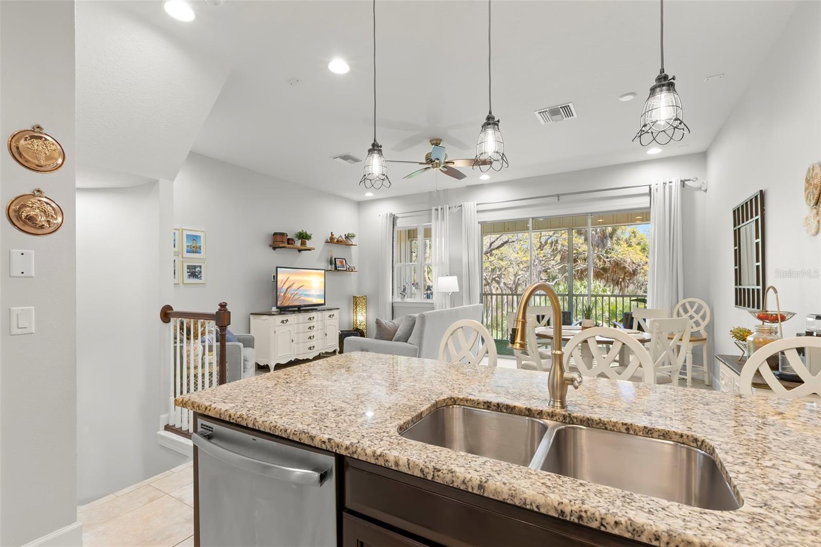 Image 19 of 63 For 5918 Anchorage Way S