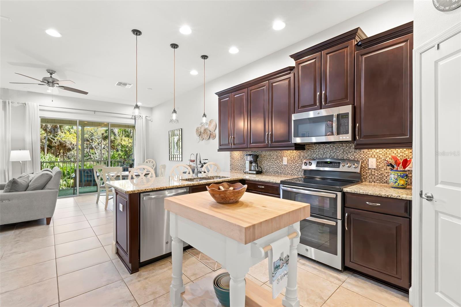 Image 20 of 63 For 5918 Anchorage Way S