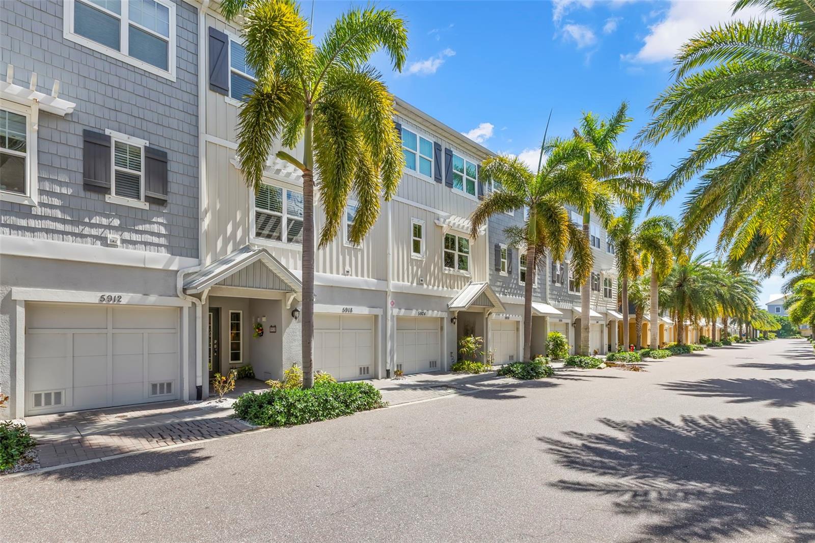 Image 3 of 63 For 5918 Anchorage Way S