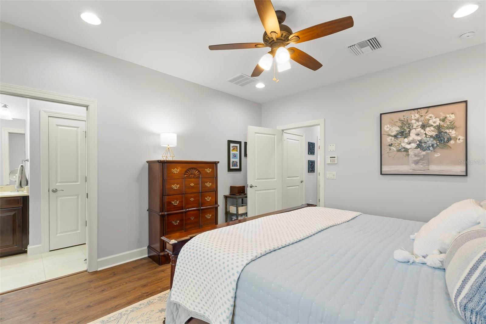 Image 30 of 63 For 5918 Anchorage Way S