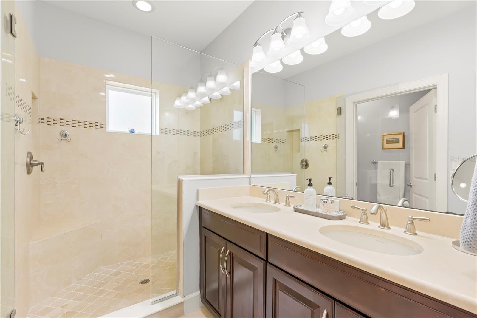 Image 31 of 63 For 5918 Anchorage Way S