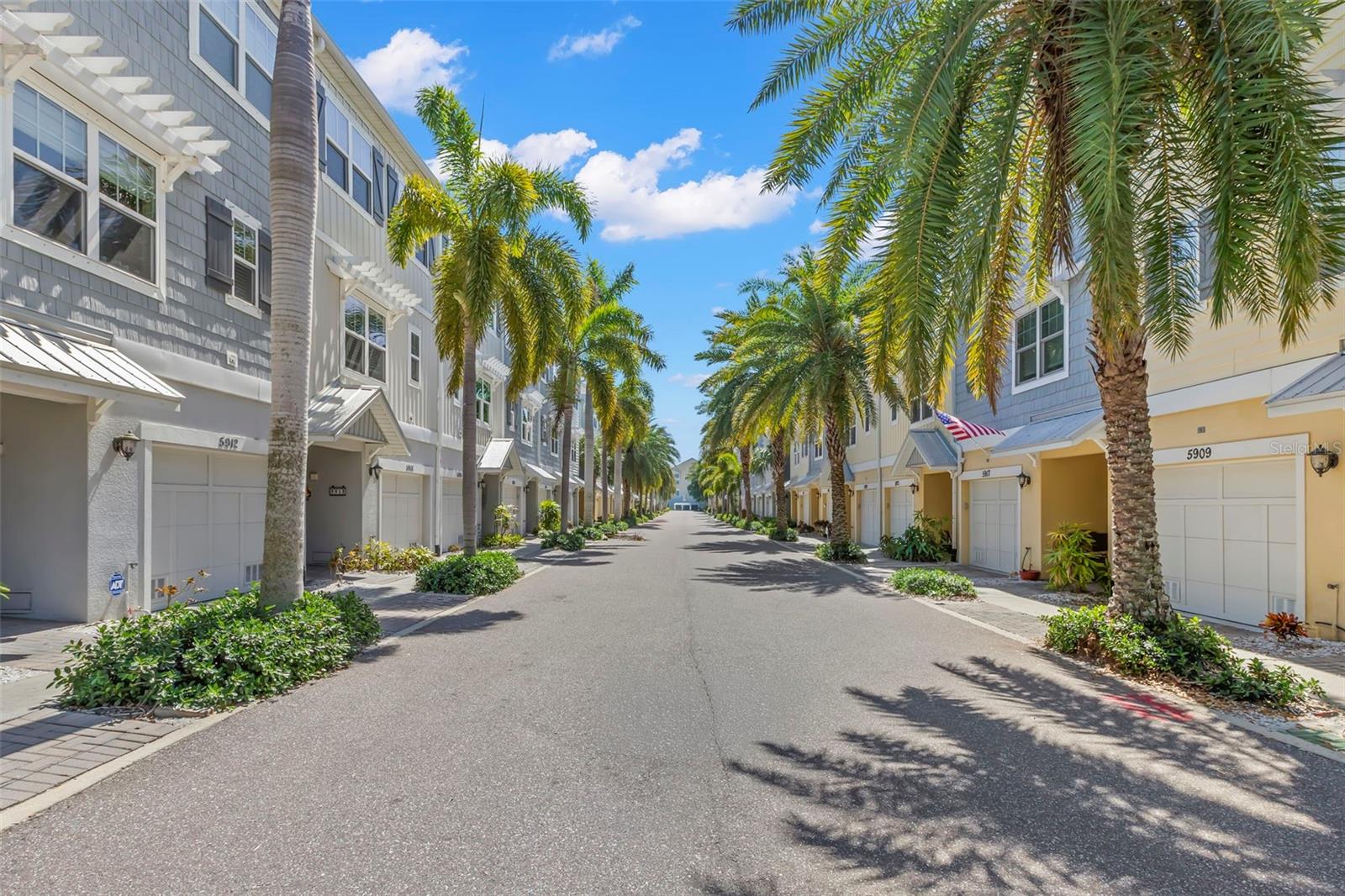 Image 4 of 63 For 5918 Anchorage Way S