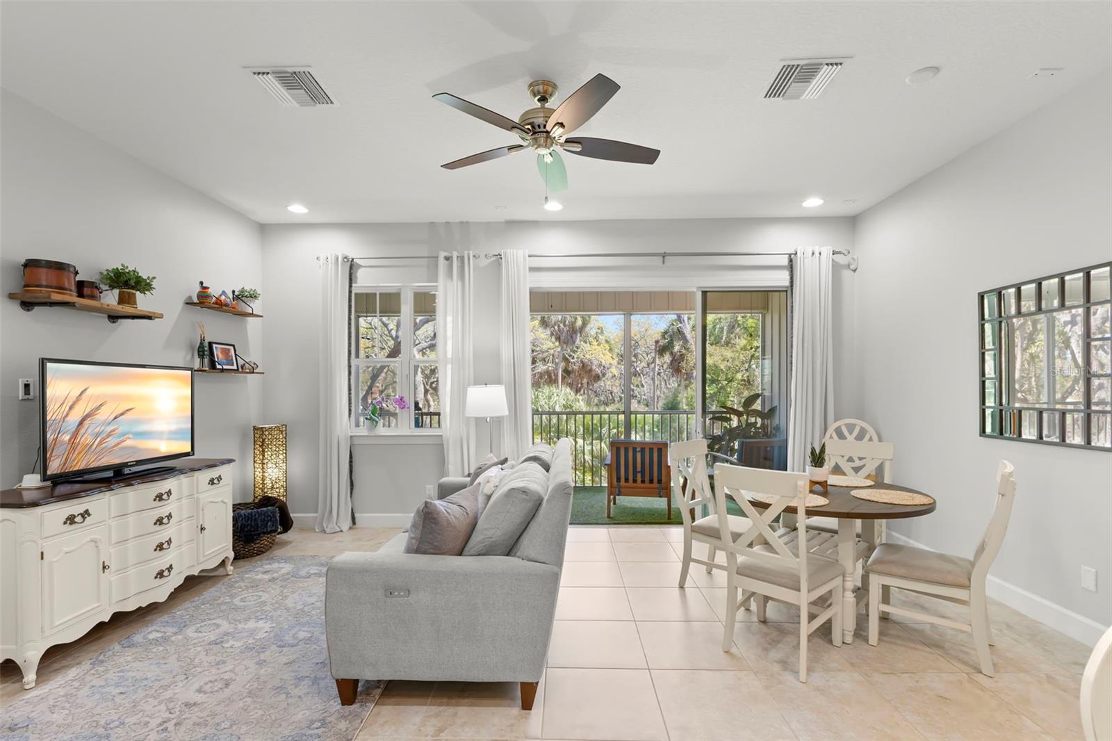 Image 8 of 63 For 5918 Anchorage Way S