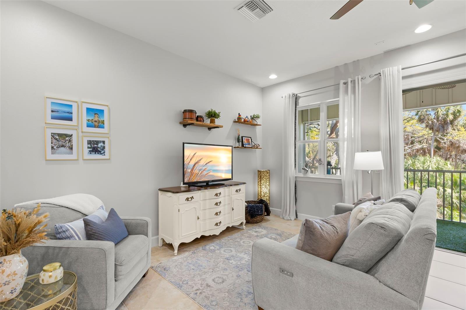 Image 9 of 63 For 5918 Anchorage Way S