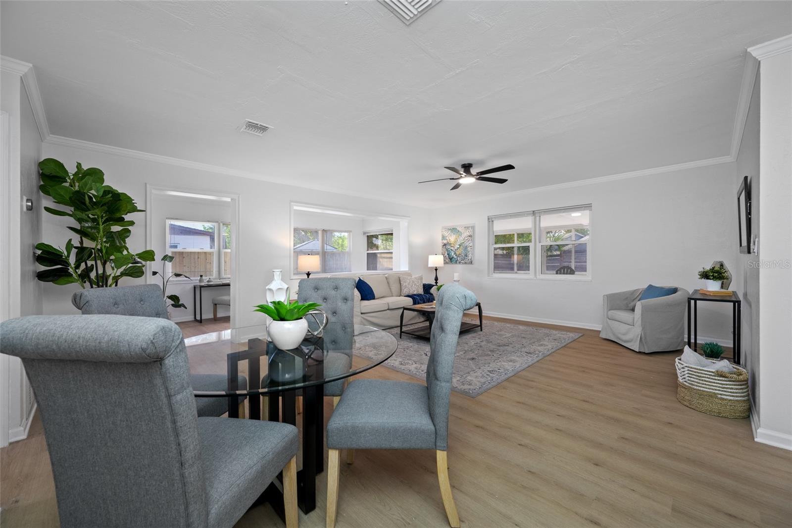 Listing photo id 9 for 1100 81st Avenue N