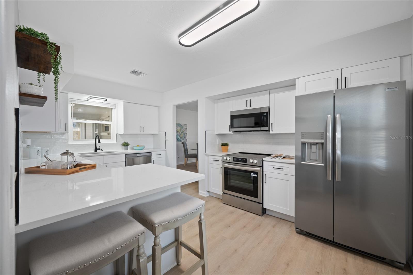 Listing photo id 14 for 1100 81st Avenue N