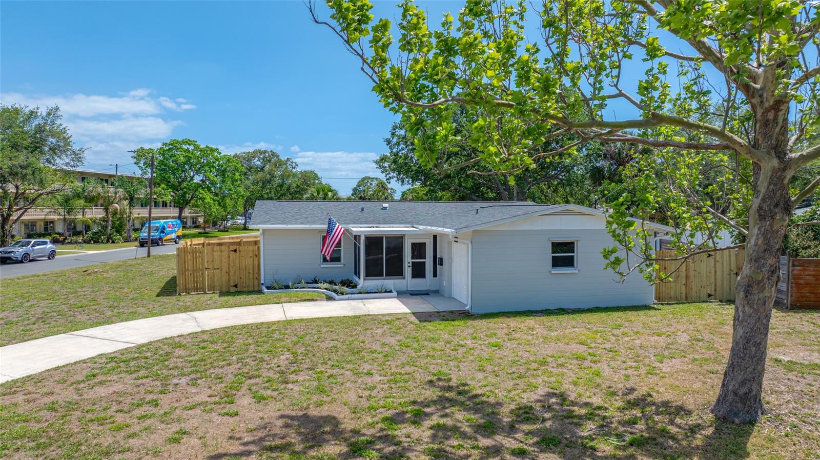 Listing photo id 0 for 1100 81st Avenue N