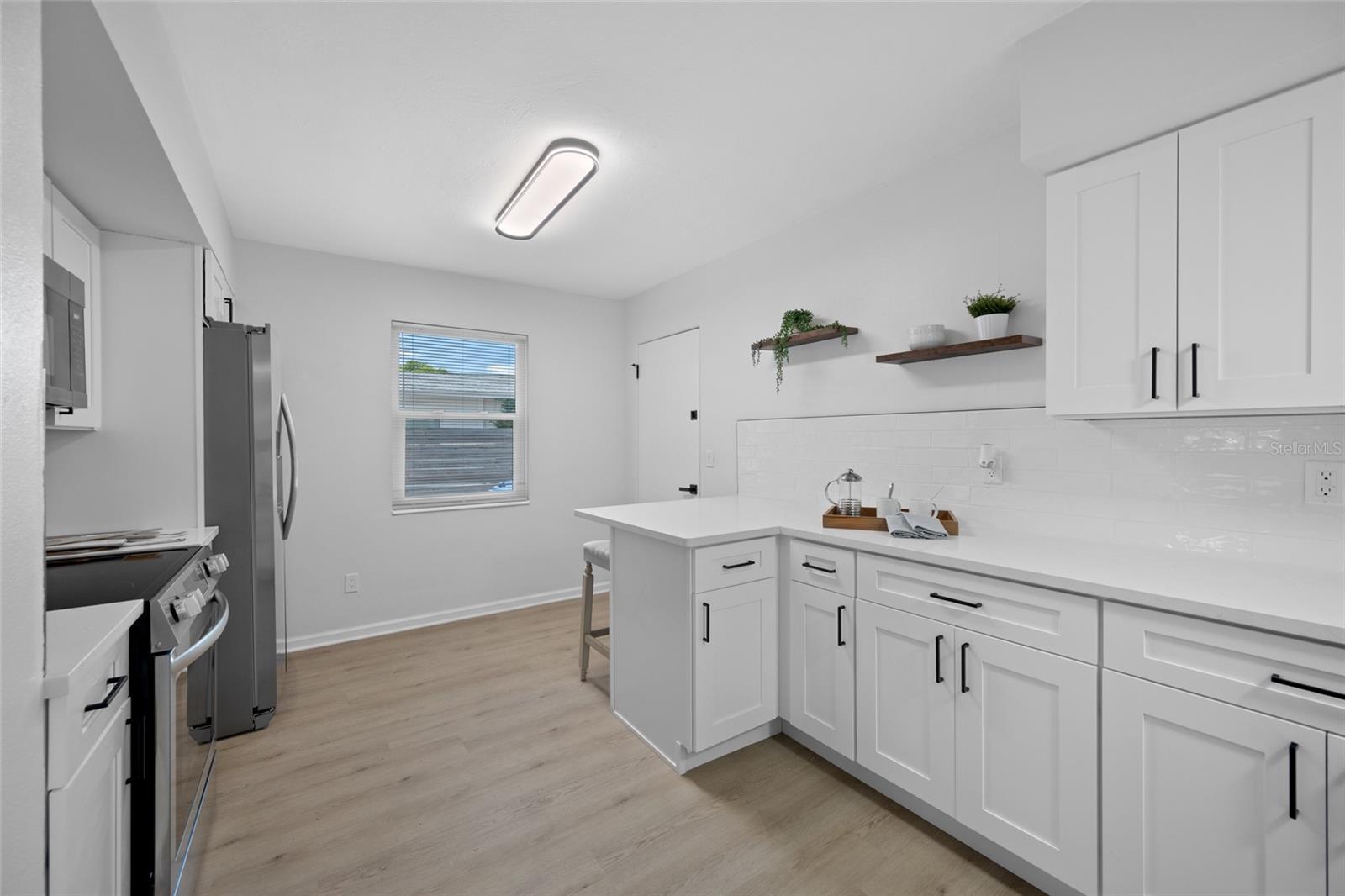 Listing photo id 18 for 1100 81st Avenue N