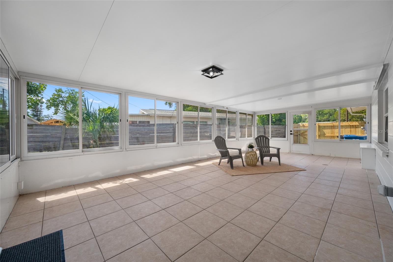 Listing photo id 25 for 1100 81st Avenue N