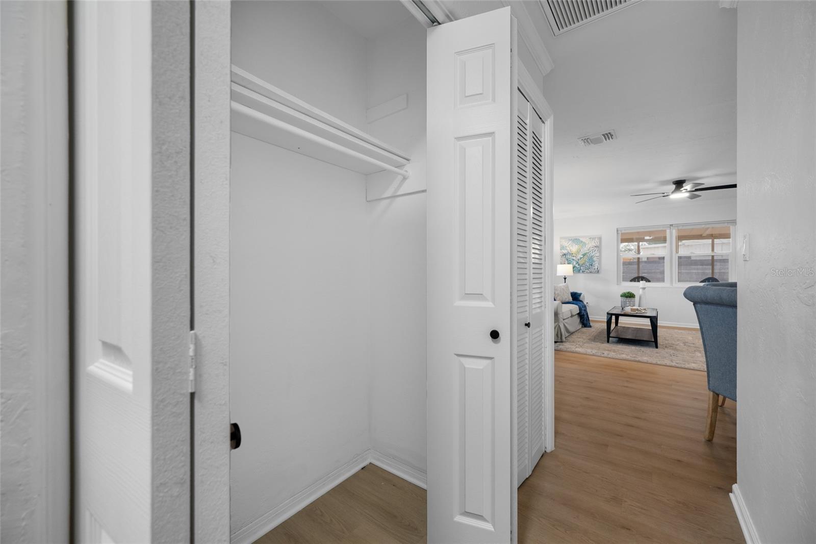 Listing photo id 32 for 1100 81st Avenue N