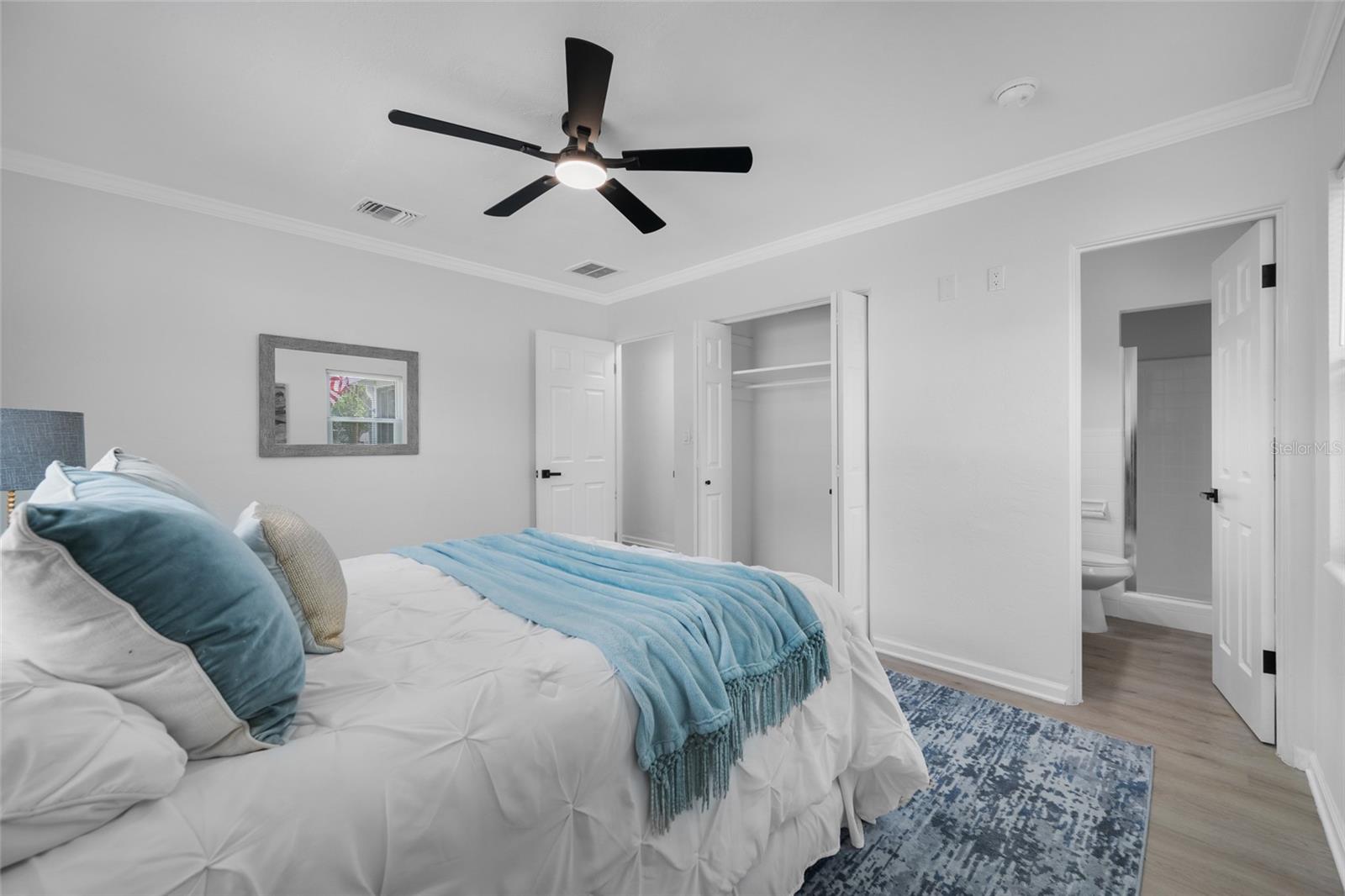 Listing photo id 35 for 1100 81st Avenue N