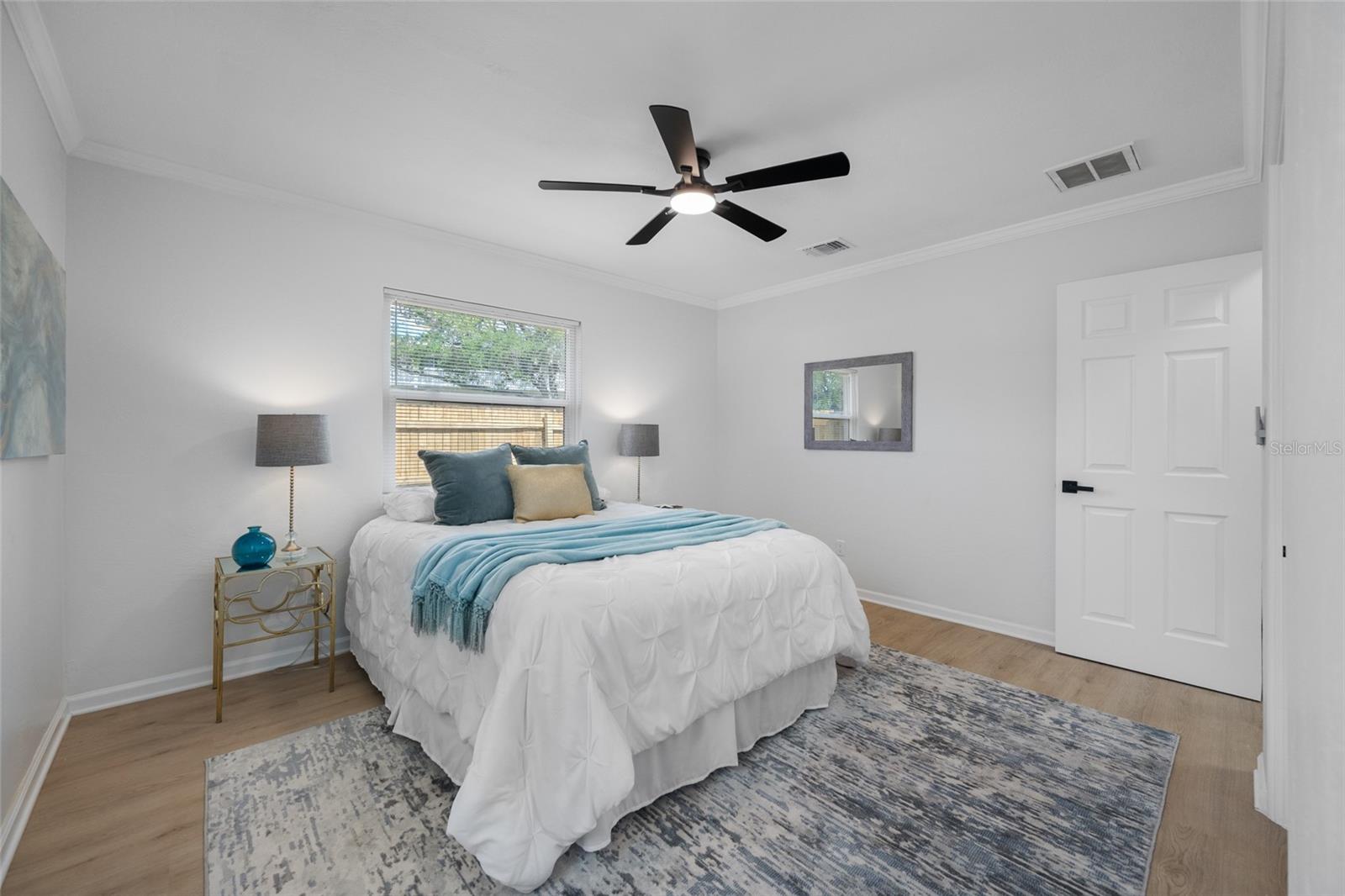 Listing photo id 36 for 1100 81st Avenue N