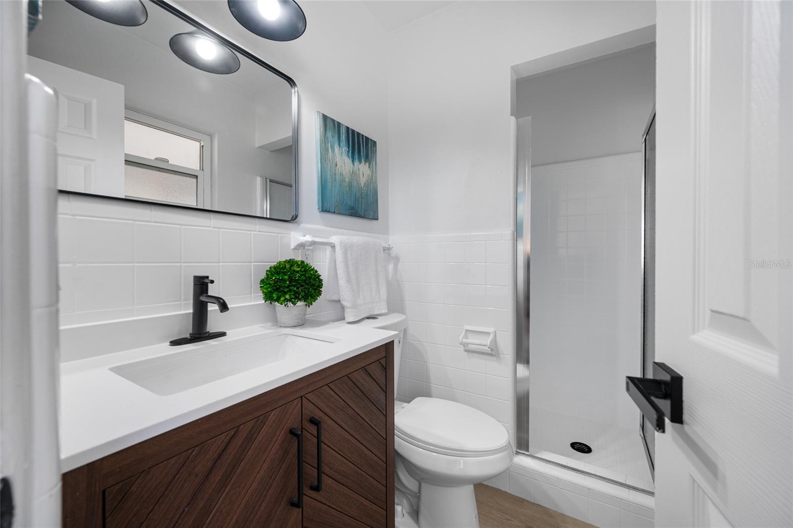 Listing photo id 37 for 1100 81st Avenue N