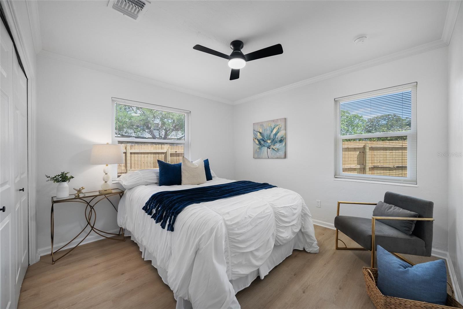 Listing photo id 39 for 1100 81st Avenue N