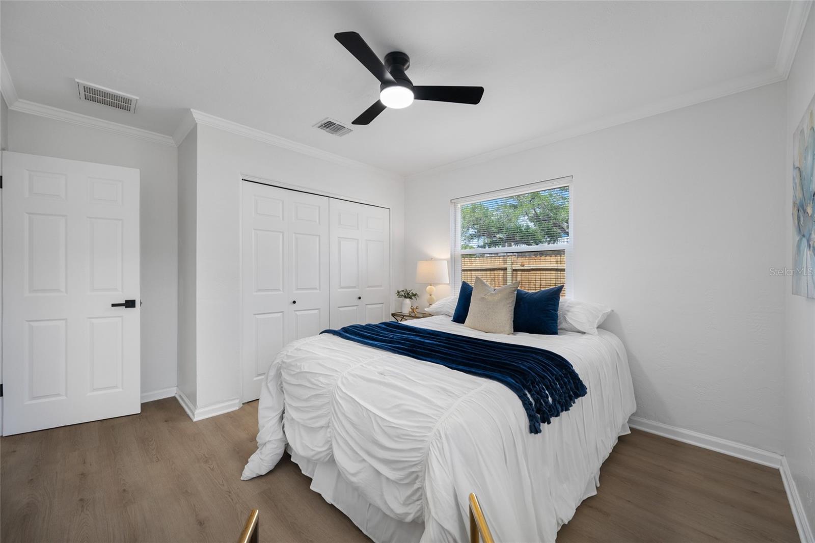 Listing photo id 40 for 1100 81st Avenue N