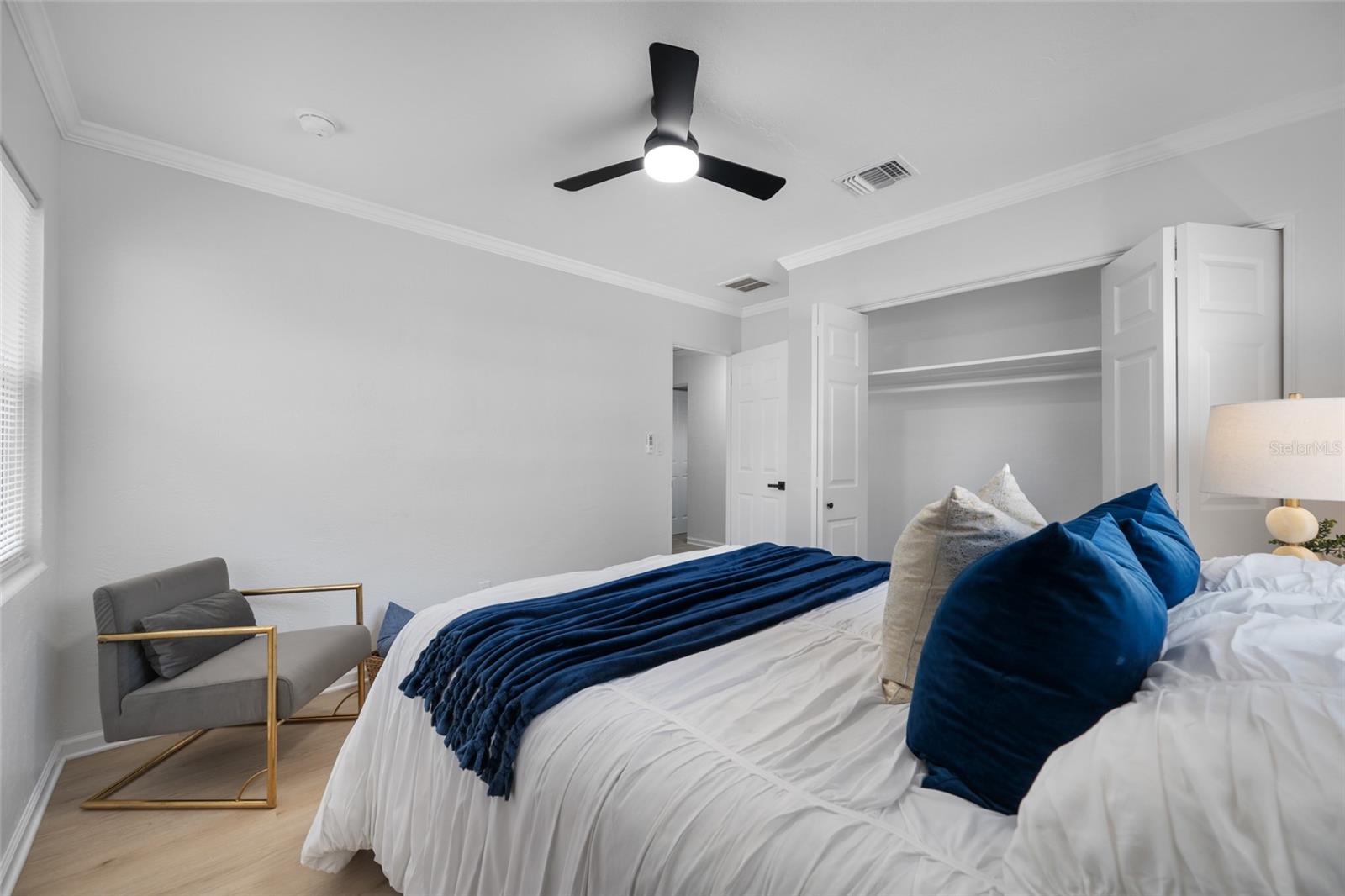 Listing photo id 41 for 1100 81st Avenue N