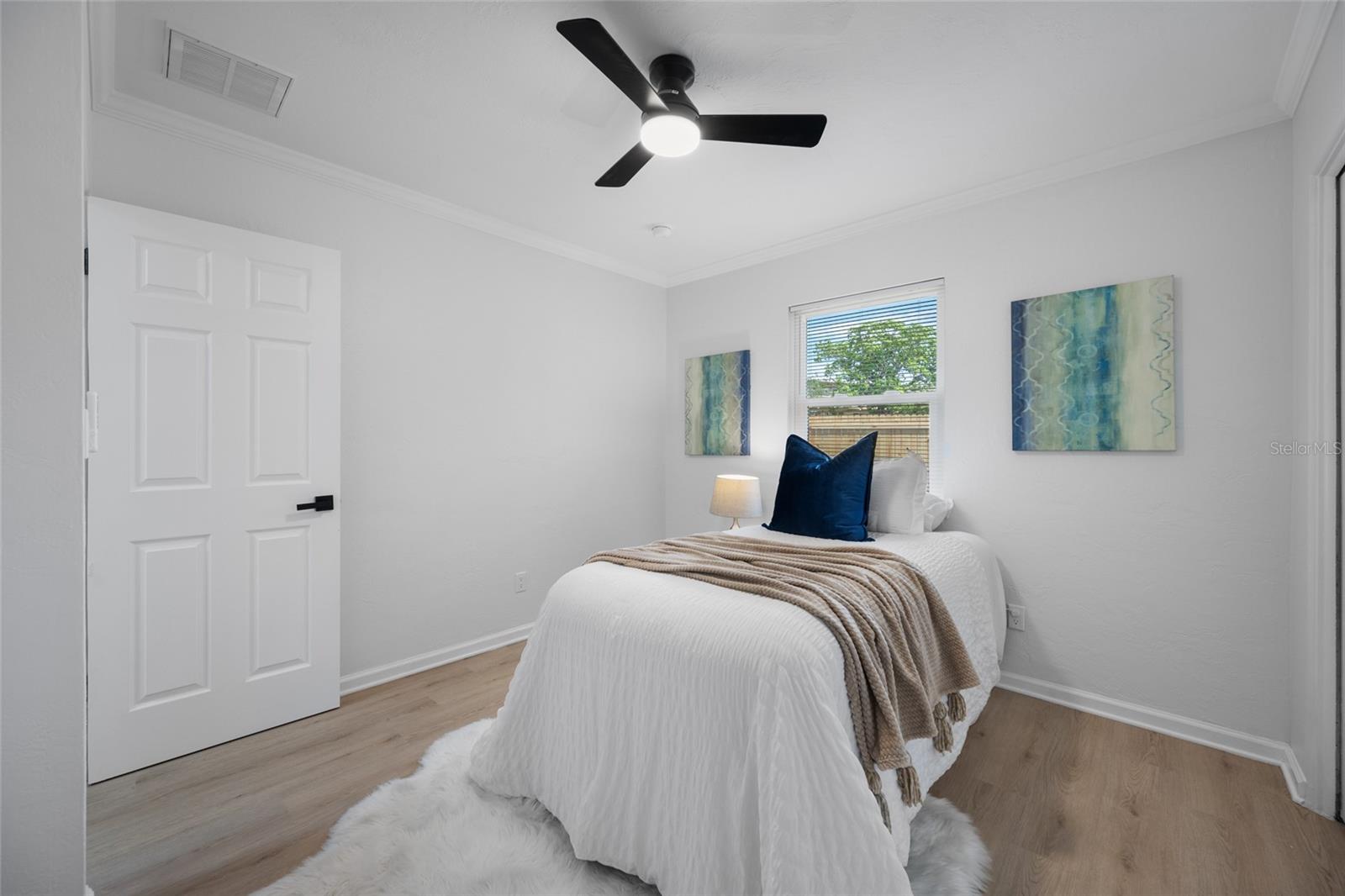 Listing photo id 45 for 1100 81st Avenue N