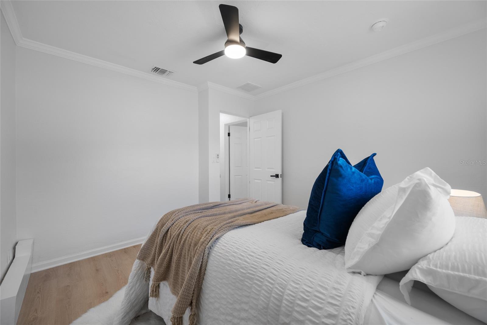 Listing photo id 46 for 1100 81st Avenue N