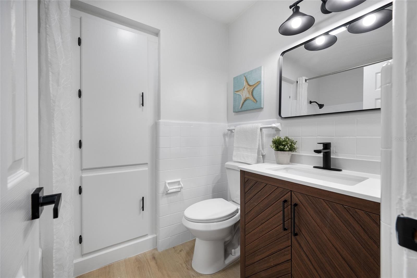 Listing photo id 47 for 1100 81st Avenue N