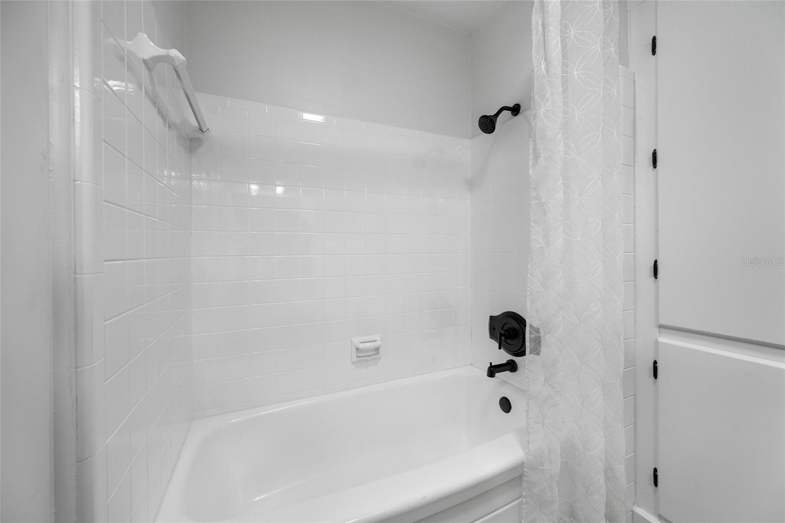 Listing photo id 48 for 1100 81st Avenue N