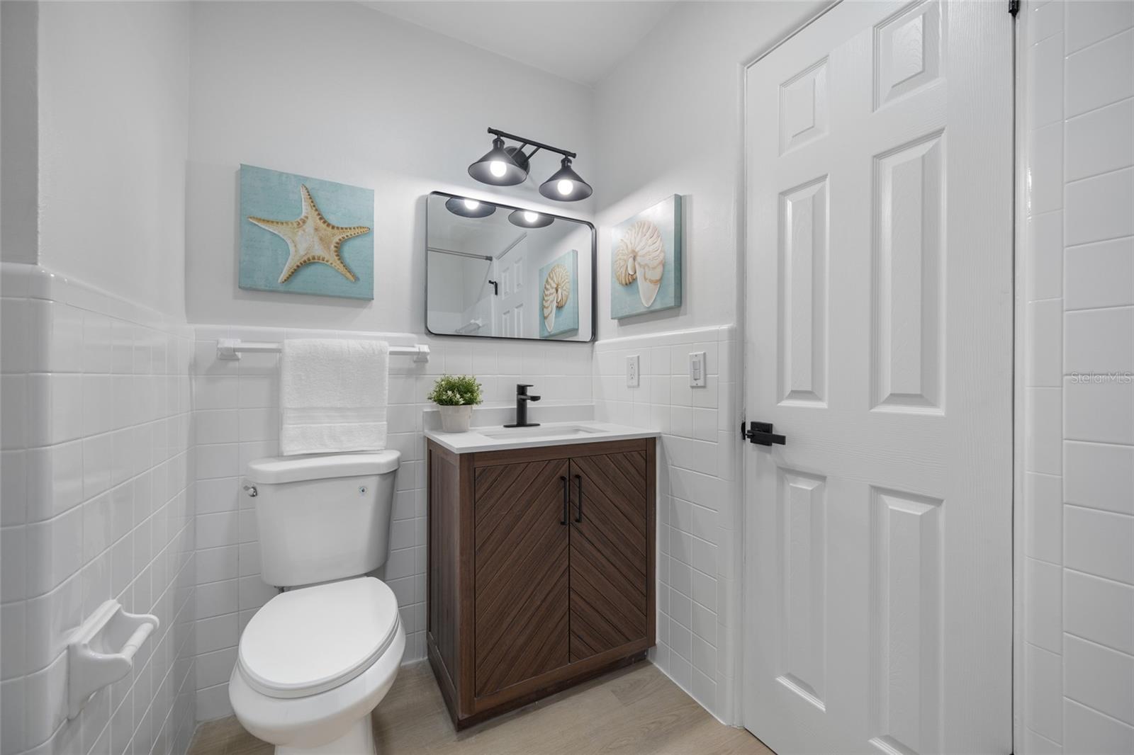 Listing photo id 49 for 1100 81st Avenue N