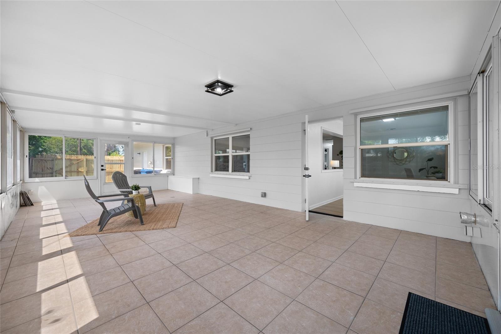 Listing photo id 55 for 1100 81st Avenue N