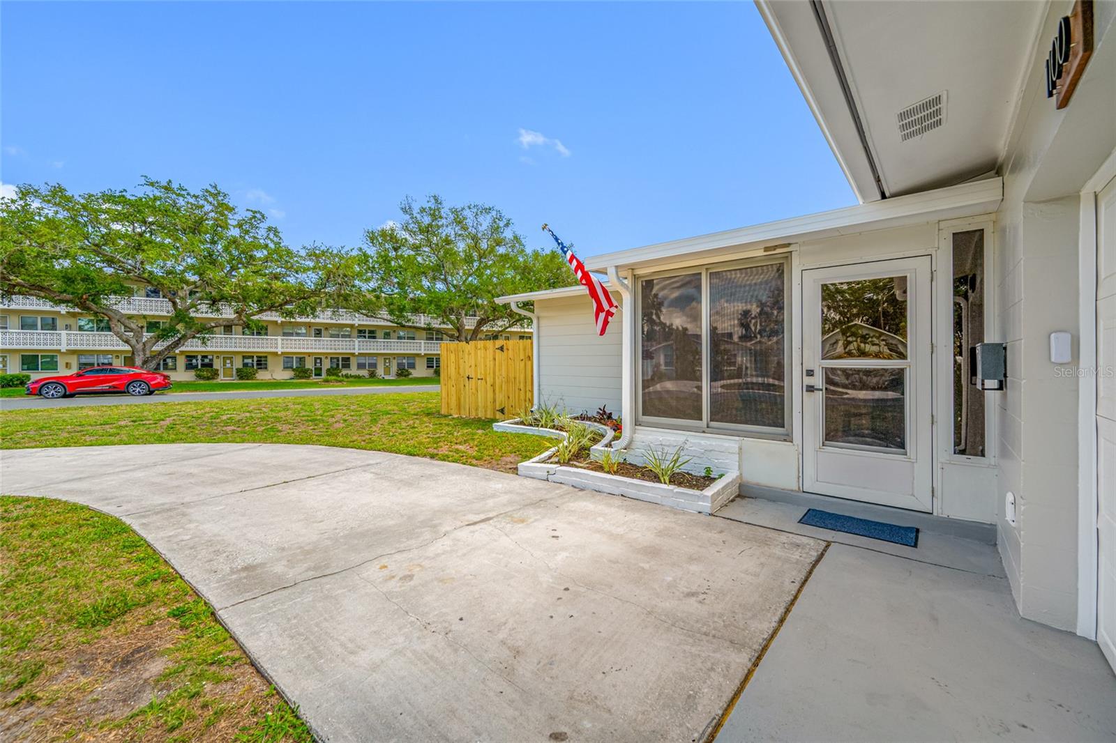 Listing photo id 4 for 1100 81st Avenue N