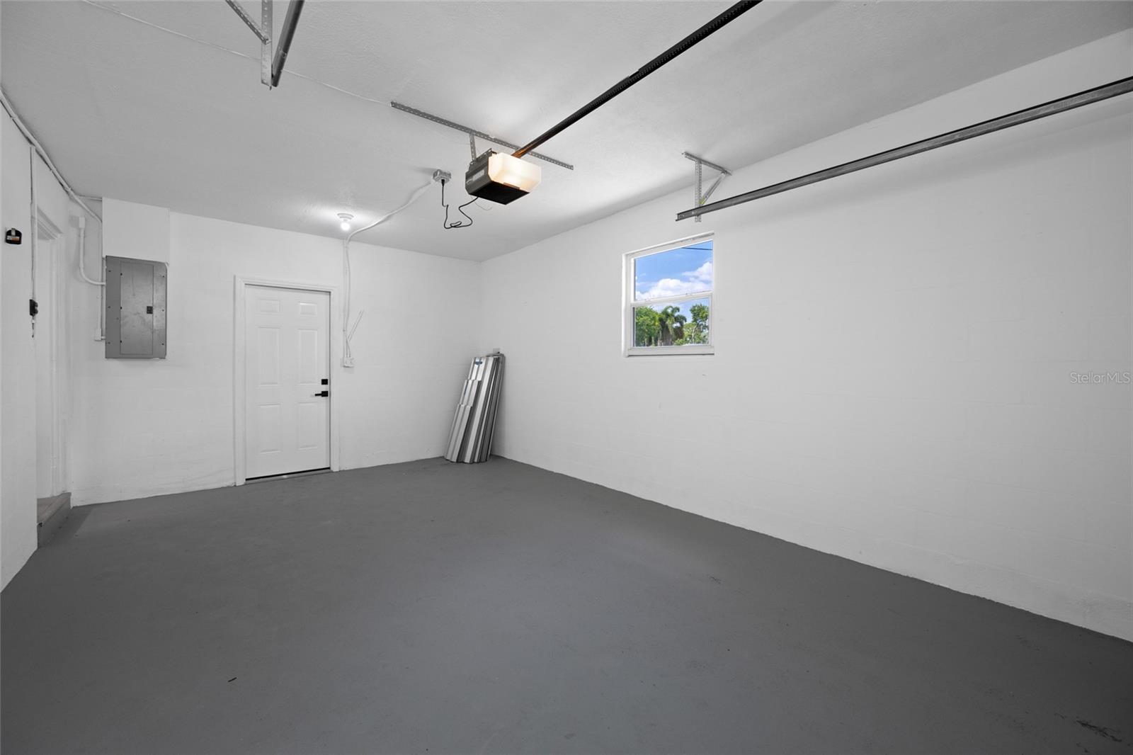 Listing photo id 61 for 1100 81st Avenue N