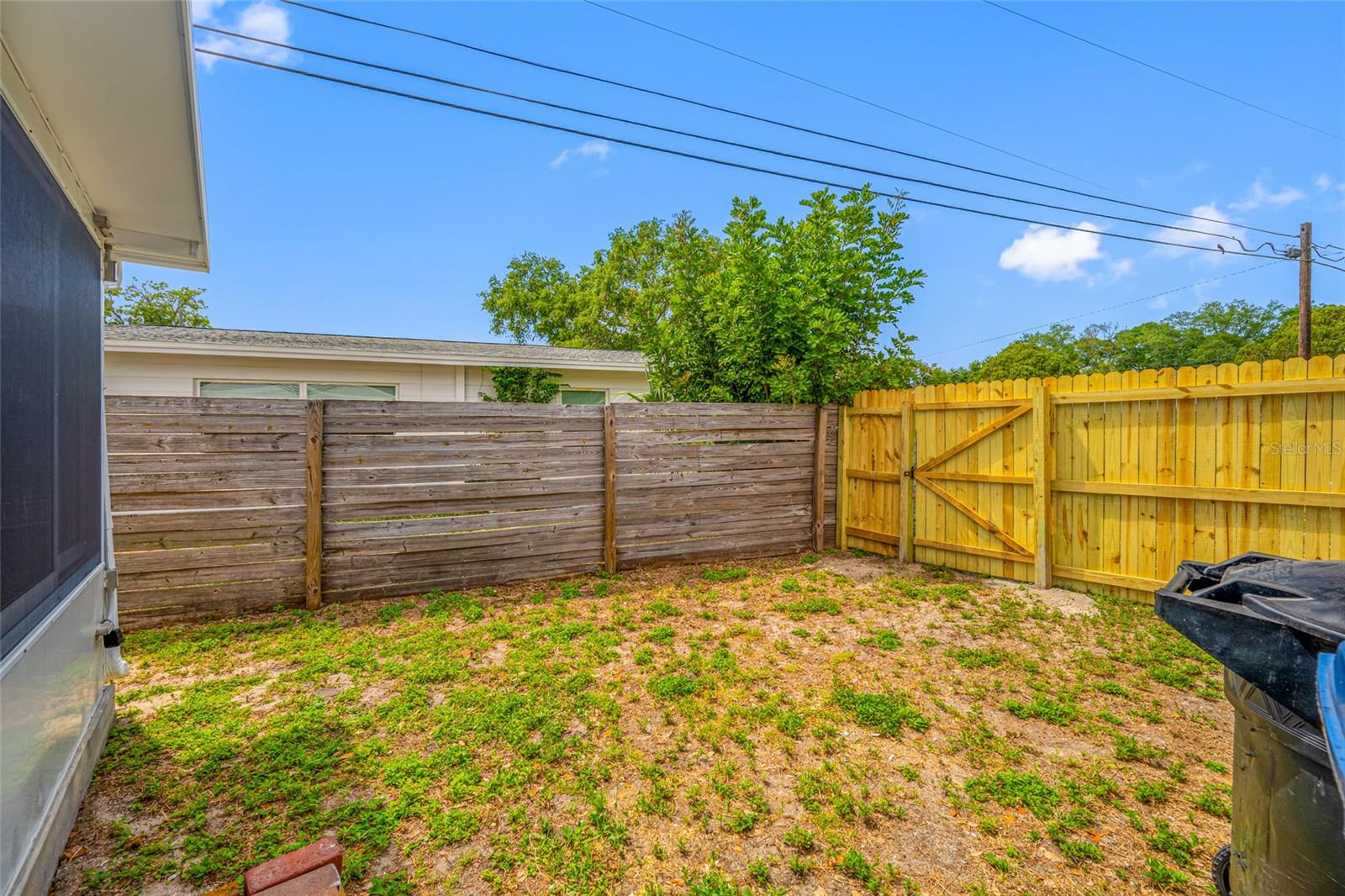 Listing photo id 64 for 1100 81st Avenue N