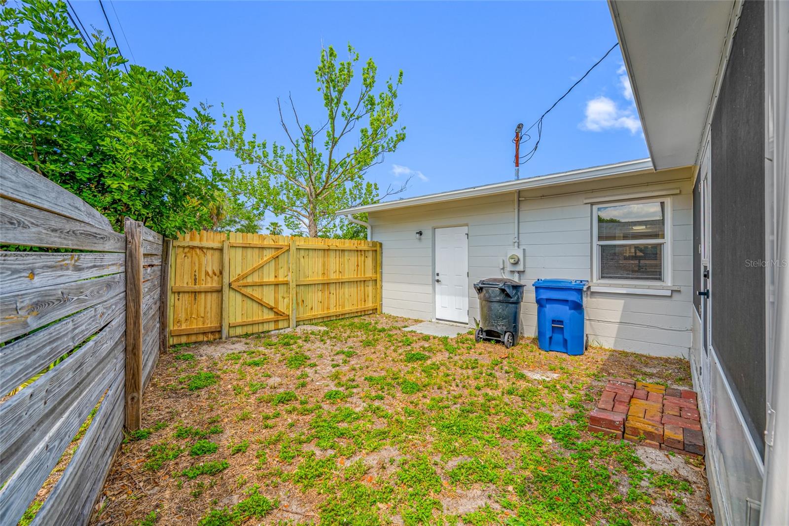 Listing photo id 65 for 1100 81st Avenue N