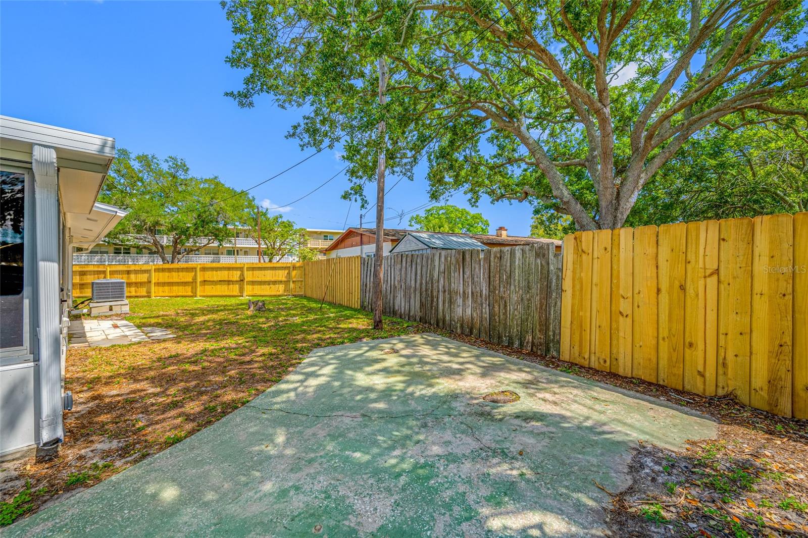 Listing photo id 66 for 1100 81st Avenue N