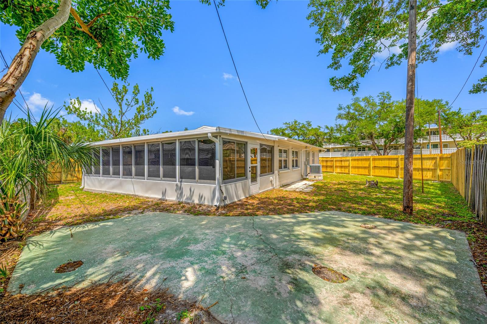 Listing photo id 67 for 1100 81st Avenue N