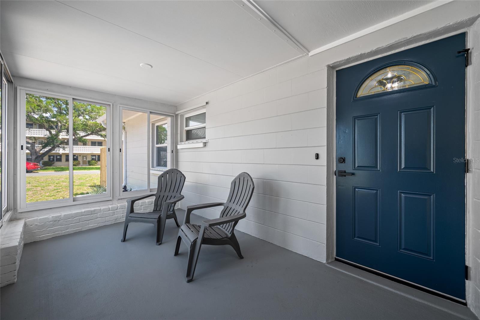 Listing photo id 5 for 1100 81st Avenue N